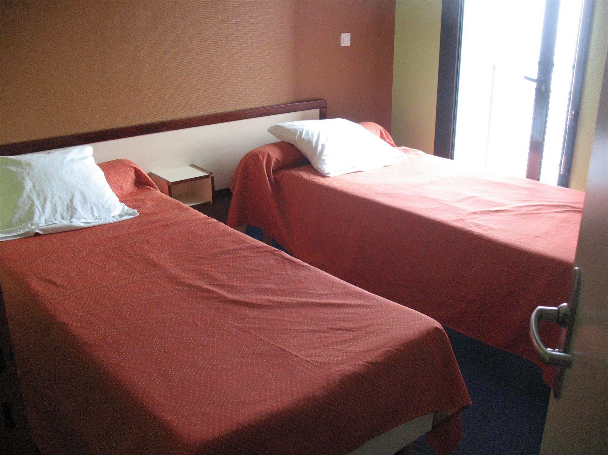 Home Du Buisson Hotel Des Familles Isle Екстер'єр фото