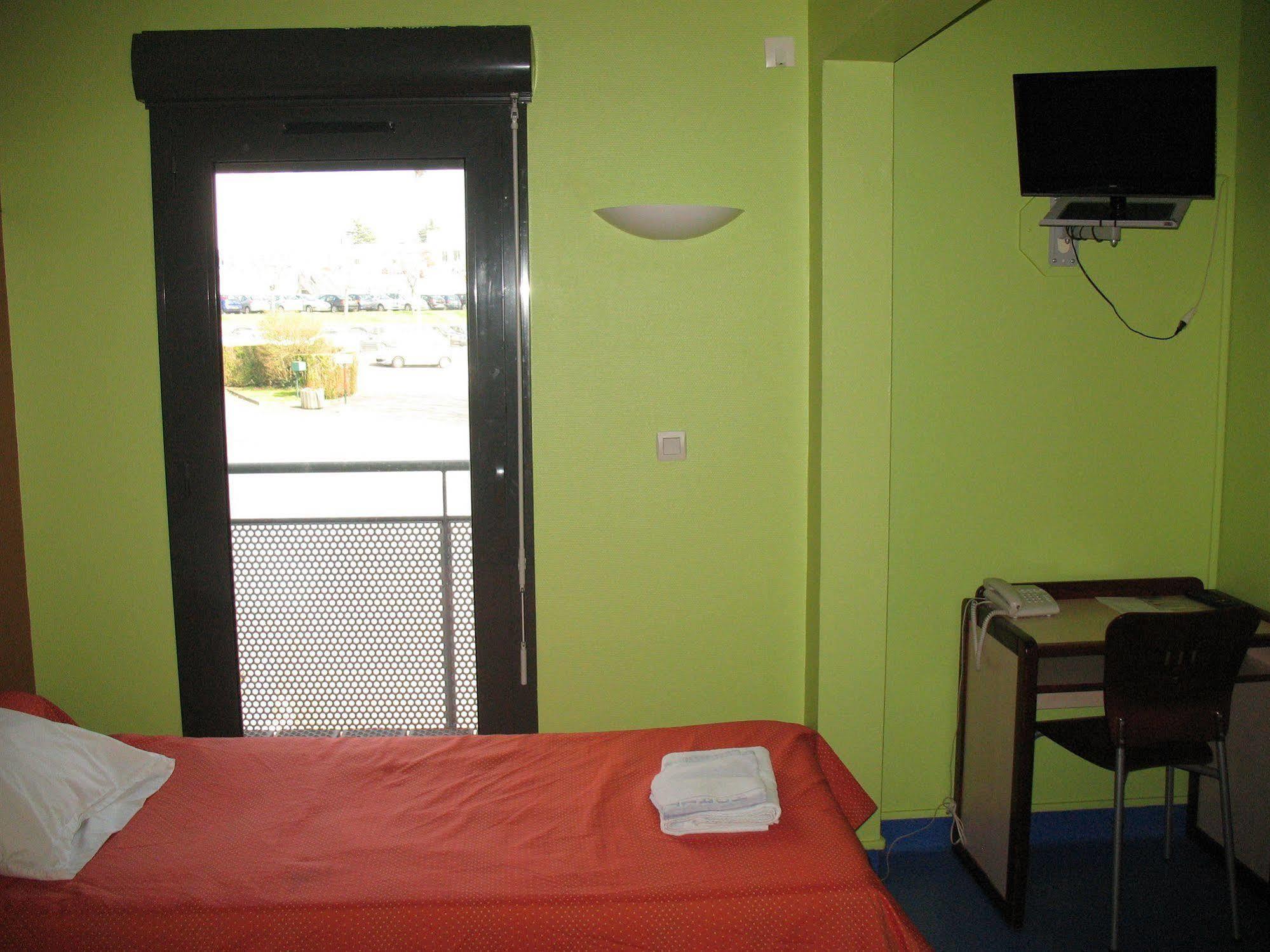 Home Du Buisson Hotel Des Familles Isle Екстер'єр фото